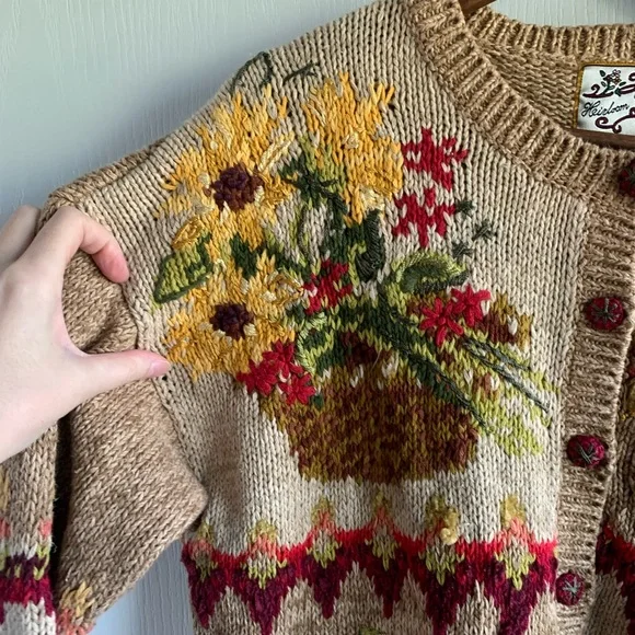 Heirloom collectibles Floral Knit Women's Sweater - Picture 4 of 16
